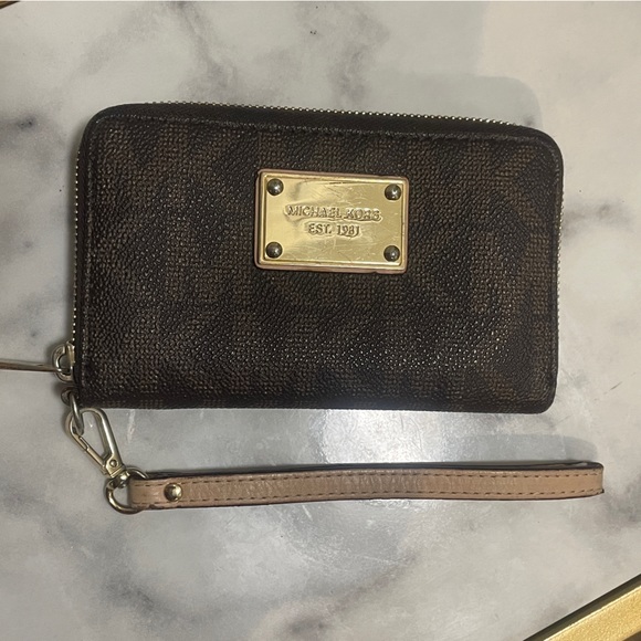 Michael Kors Wallet Wristlet - Picture 4 of 9